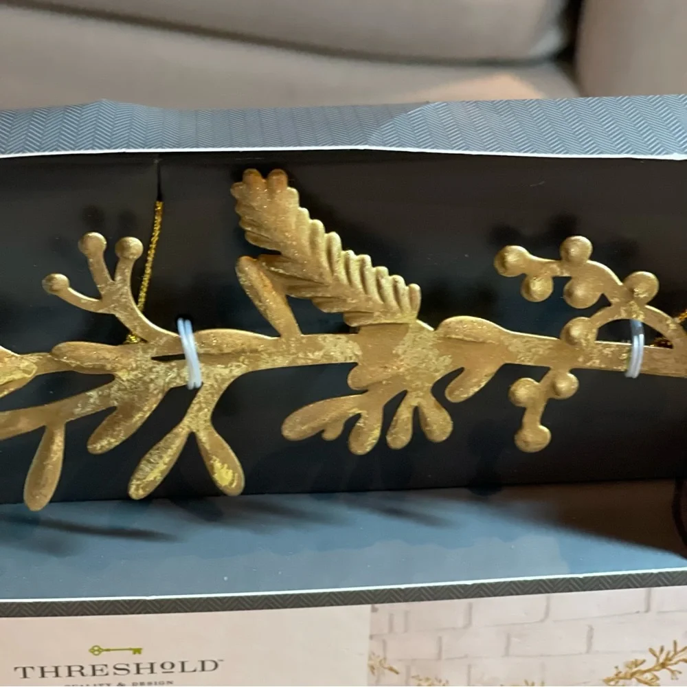 New Threshold gold 6’ metal Al garland